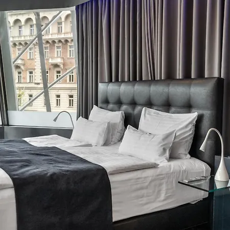 Hotel Dancing House - Tancici Dum 4*