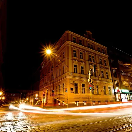 Hotel William