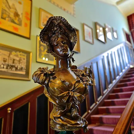 Hotel Hastal Old Town 4*