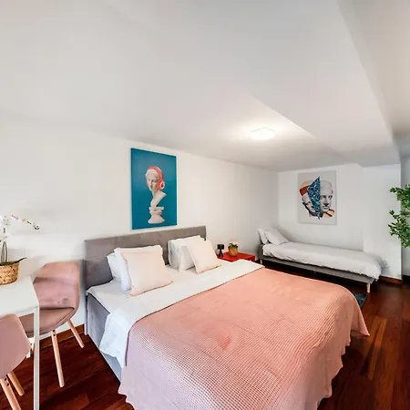 Apartment 2-level On Krizikova Near The Metro Prague