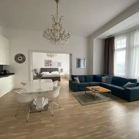 아파트 Class In Old Town 2 Bedrooms