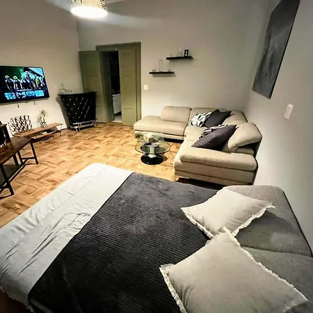 Apartment Karlin Apartman *