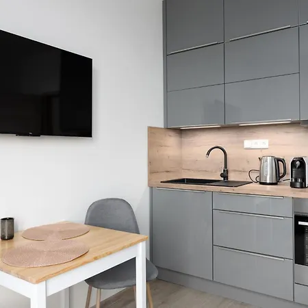 Apartmán U Metra S Terasou *