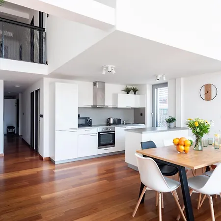 Apartman With Large Balcony, Parking