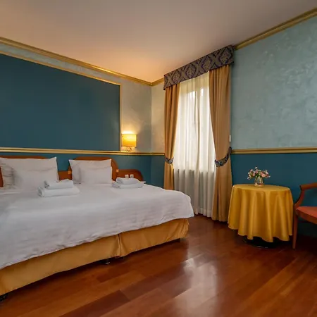 Kinsky Fountain Hotel