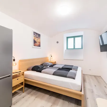 Apartament Borivojova 63 *