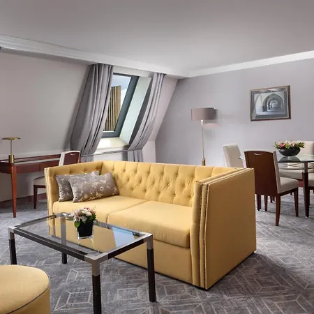 Hilton Old Town 5*