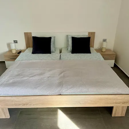 73m2 Klid Priroda Parking Free * Praha