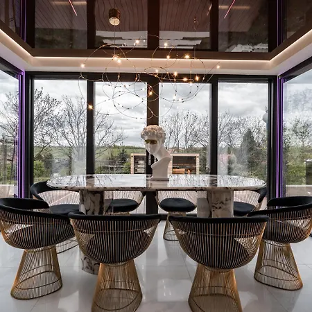 Villa Chandelier Sky Mansion *