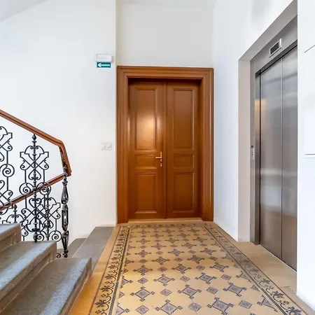 Historic Center Deer By Rentez Apartment Prague