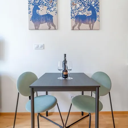Apartment Historic Center Deer By Rentez
