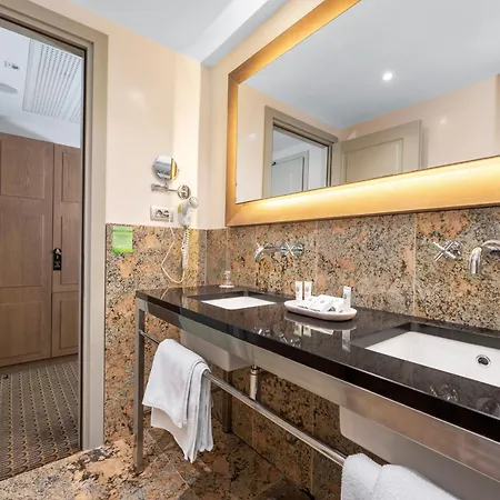 Royal Hotel 4*