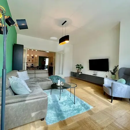 Spac In Old Town Apartment
