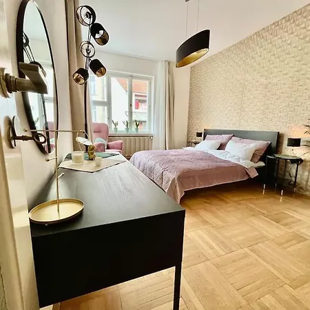 Spac In Old Town Apartment