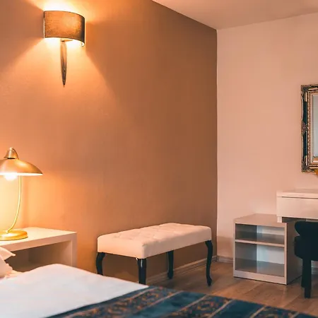 Julian 4* Prag