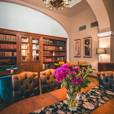 Julian Hotel 4*