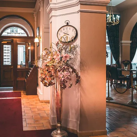 Julian Hotel 4*