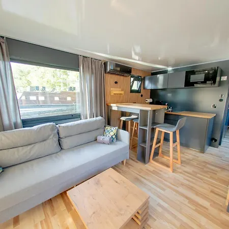 Bay Houseboats Botel 3*