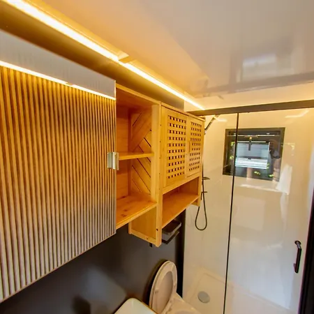 Bay Houseboats Botel