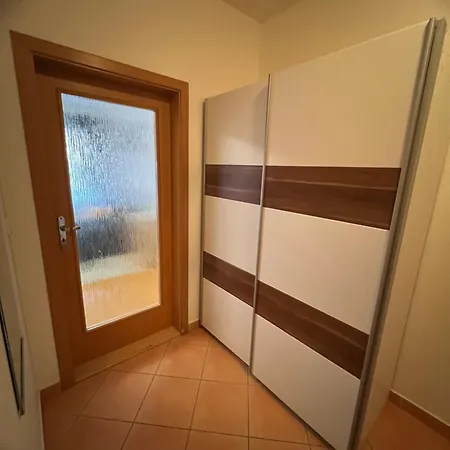Nika 10
