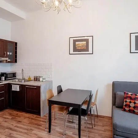 Alex Plus Karlin Apartment