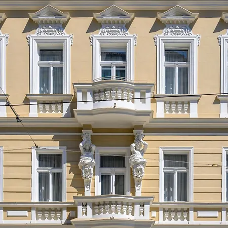Hotel apartamentowy Royal 4*