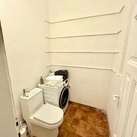 Location In Prague! 4 Bedrooms And Super Host! Apartment