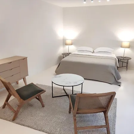 Apartment With Private Courtyard Prague