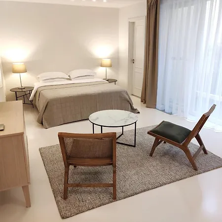 With Private Courtyard Apartment Prague