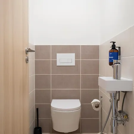 Three Bedroom Aparment With Terrace By Days Apartment