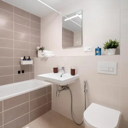 Three Bedroom Aparment With Terrace By Days