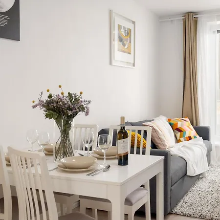 Three Bedroom Aparment With Terrace By Days