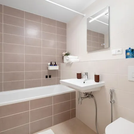 Three Bedroom Aparment With Terrace By Days Apartment *