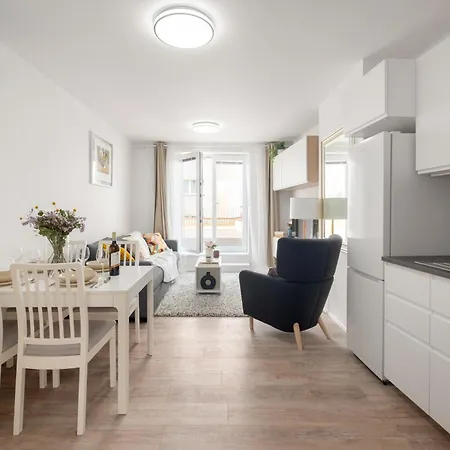 Three Bedroom Aparment With Terrace By Days *