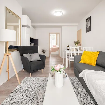 Three Bedroom Aparment With Terrace By Days * Prague