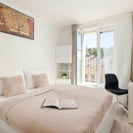 Three Bedroom Aparment With Terrace By Days Apartment