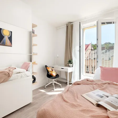 Apartment Three Bedroom Aparment With Terrace By Days