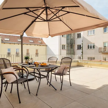 Three Bedroom Aparment With Terrace By Days Apartment