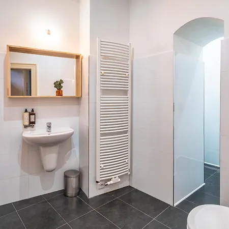 Apartment 4 Arts By Adrez *