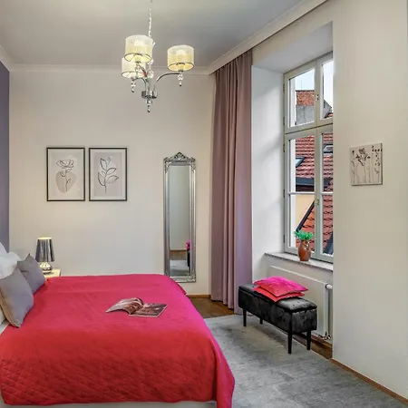 4 Arts By Adrez Apartment
