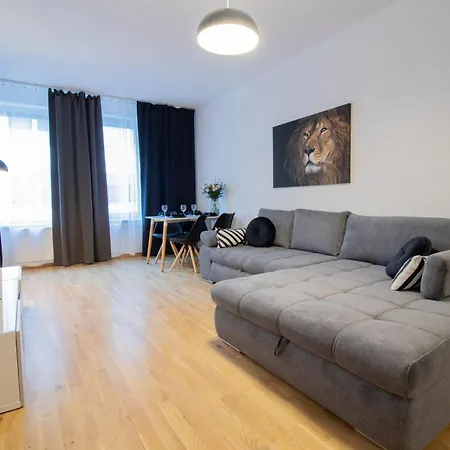 Krakovska Cr Apartment *