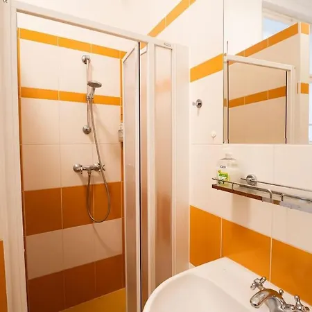 Cozygem Apt 2 Mins Walk Charles Bridge Prague