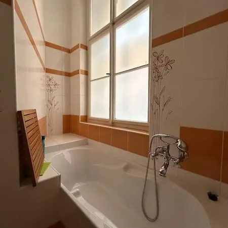 Cozygem Apt 2 Mins Walk Charles Bridge Apartment