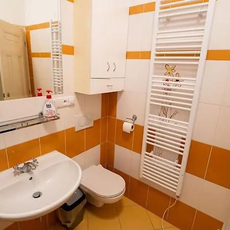 Cozygem Apt 2 Mins Walk Charles Bridge