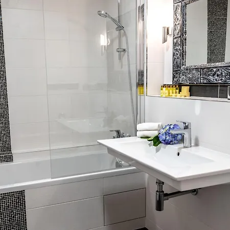 Julian Hotel 4*