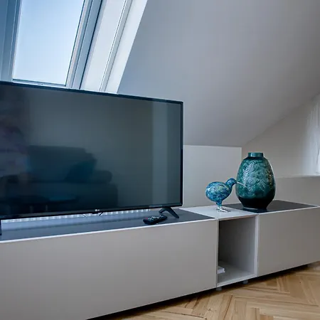 Gold Art Apartment
