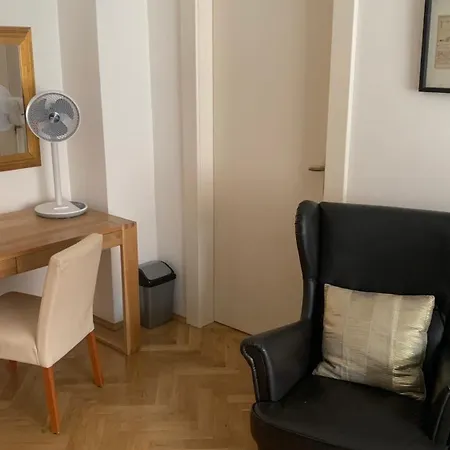 Apartment Anenska By Charles Bridge 3 Prague
