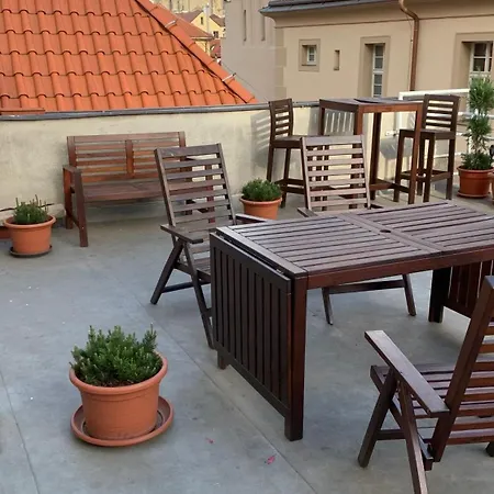 Anenska By Charles Bridge 3 *