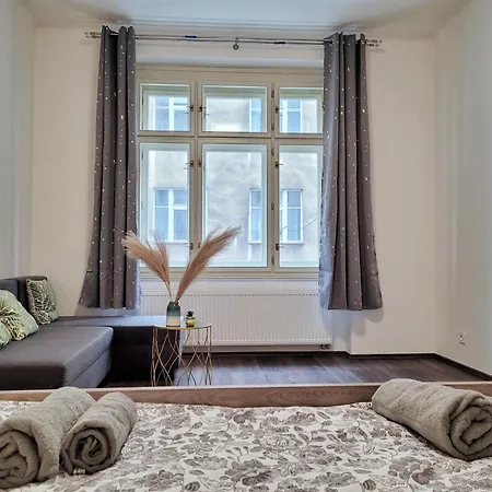 Modern Near Wenceslas Square Apartment *