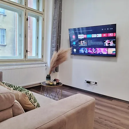 Modern Near Wenceslas Square Apartment *